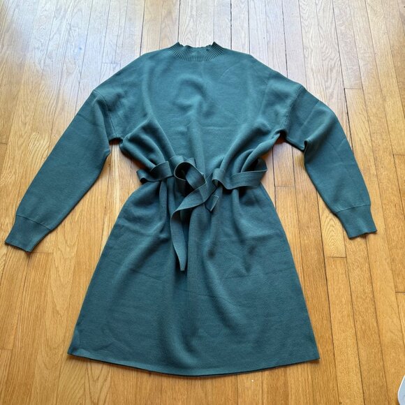 Elegant Green Women's Dress - Picture 4 of 16